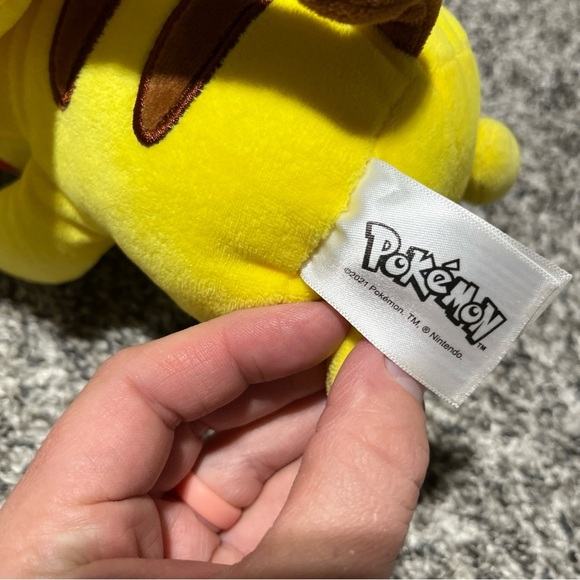 Pikachu Winking Plush - Pokémon - 10” Stuffed Toy-2021 - Picture 3 of 6
